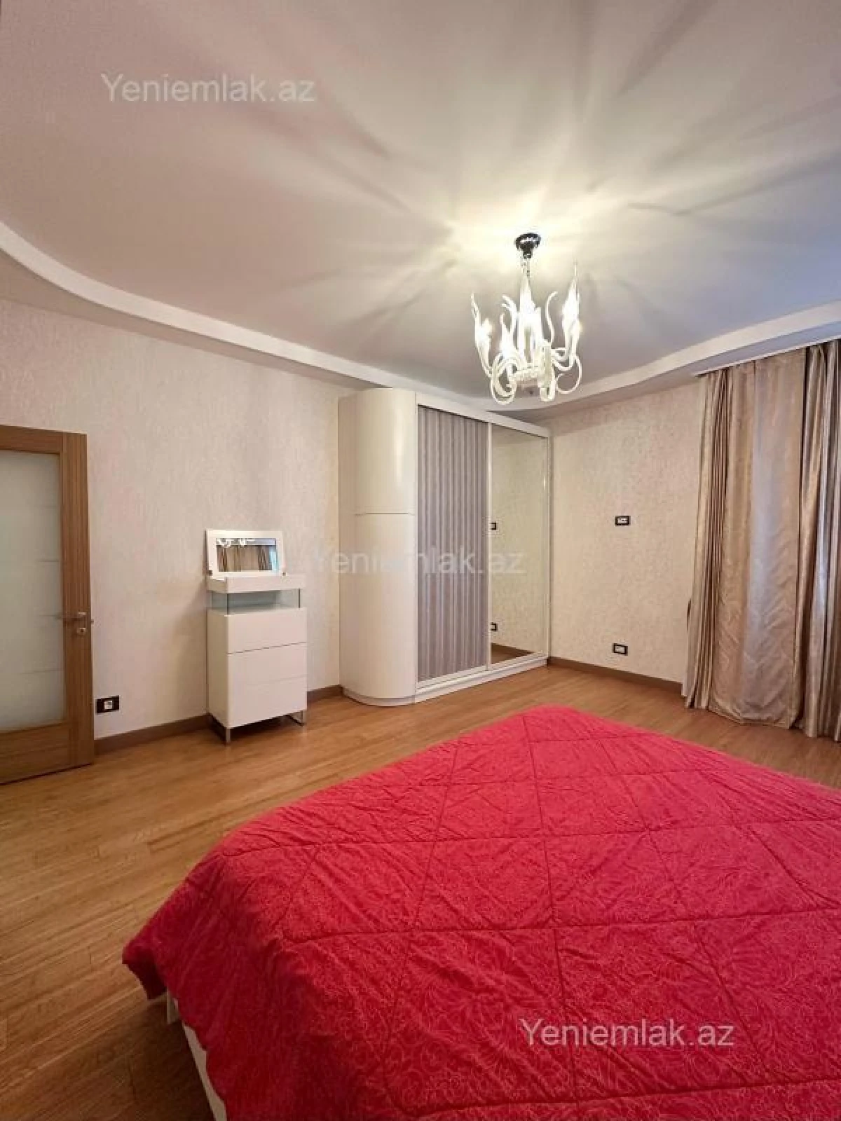 Satılır 4 otaqlı yeni tikili 180 m²