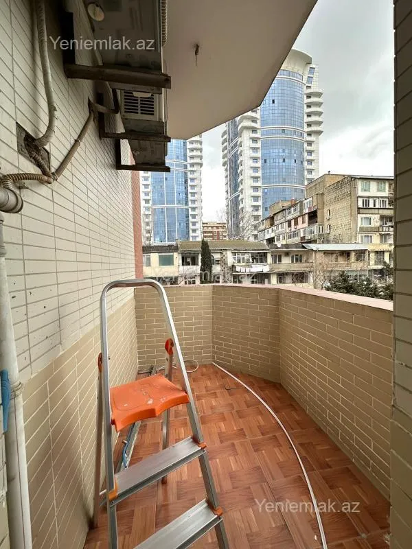 Satılır 4 otaqlı yeni tikili 180 m²