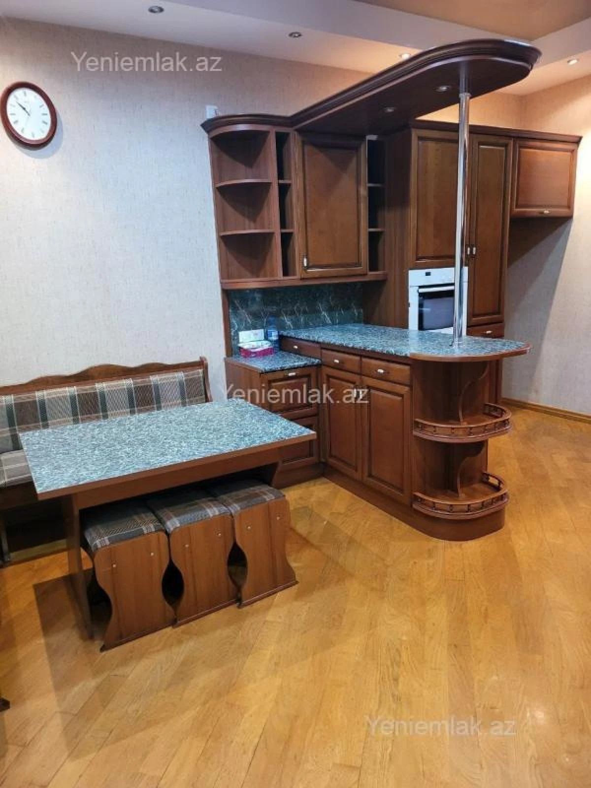 Satılır 4 otaqlı yeni tikili 195 m²