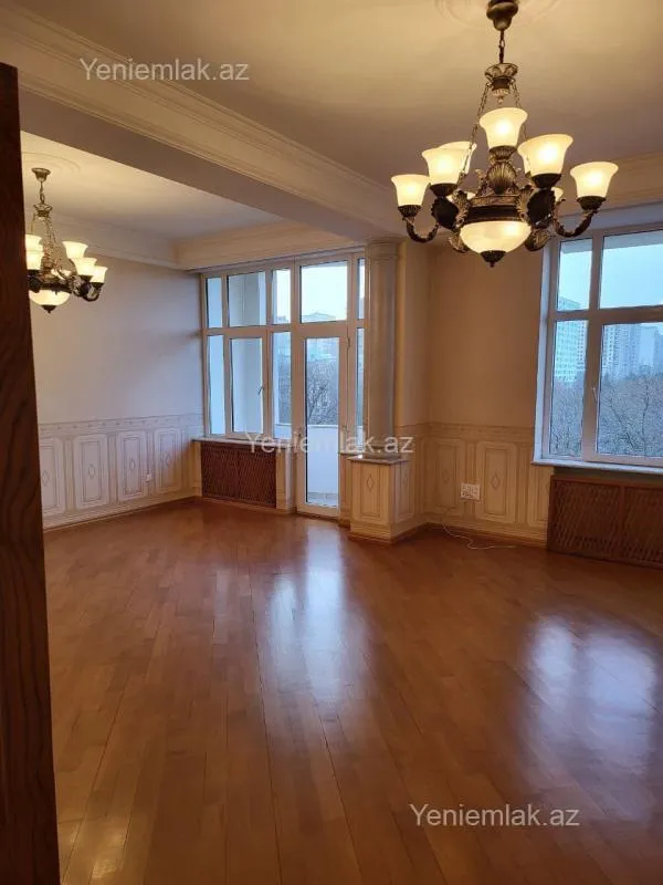 Satılır 4 otaqlı yeni tikili 195 m²
