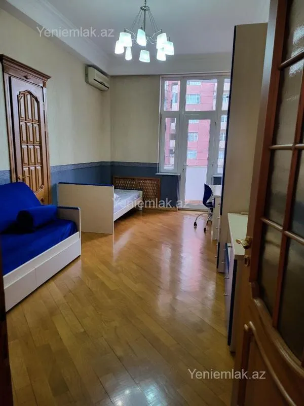 Satılır 4 otaqlı yeni tikili 195 m²