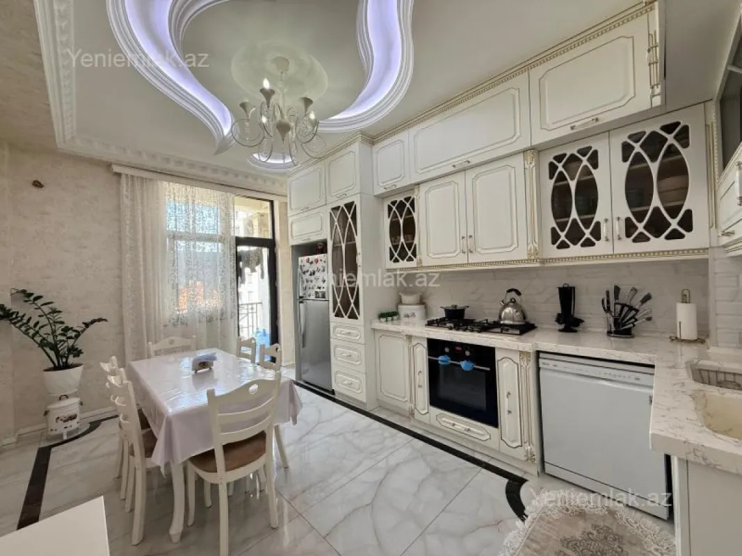 Satılır 3 otaqlı yeni tikili 142 m²