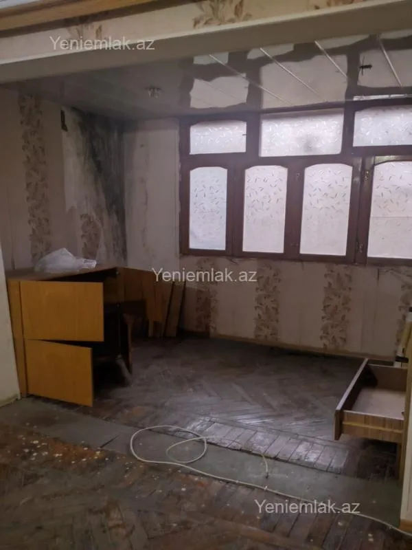 Satılır 2 otaqlı köhnə tikili 60 m²