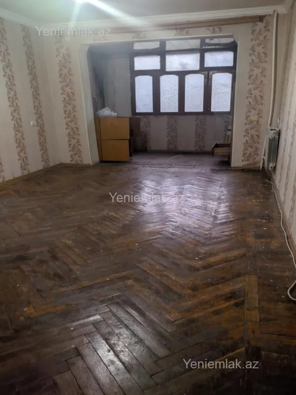 Satılır 2 otaqlı köhnə tikili 60 m²