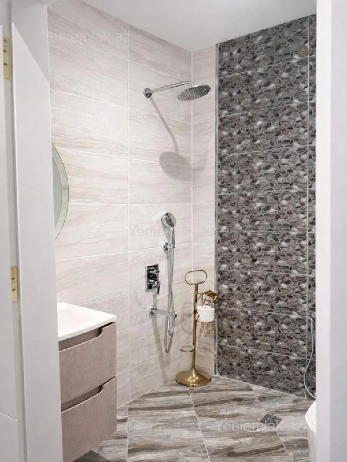 Satılır 3 otaqlı yeni tikili 130 m²