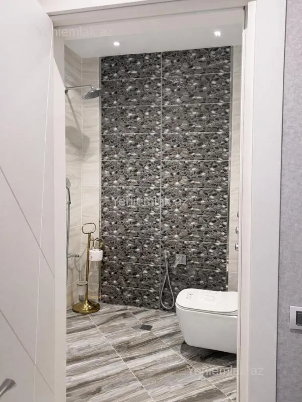 Satılır 3 otaqlı yeni tikili 130 m²