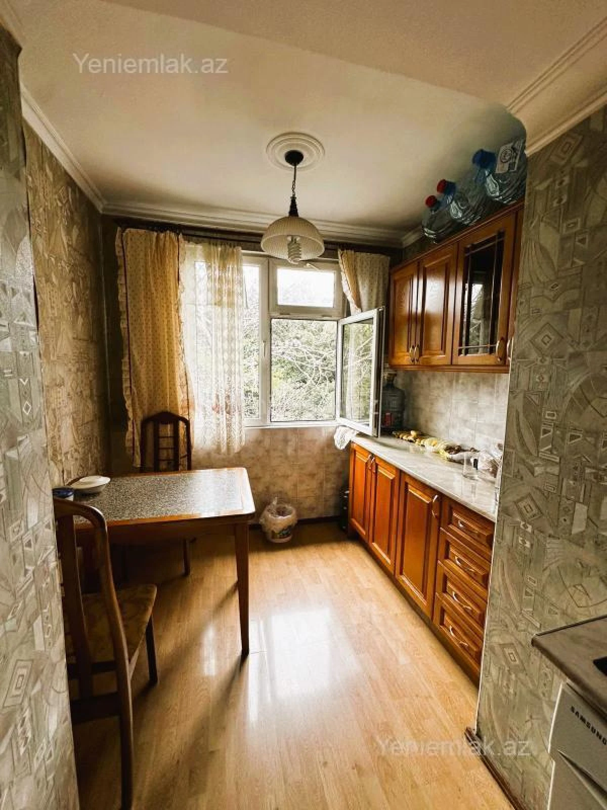 Satılır 3 otaqlı köhnə tikili 75 m²