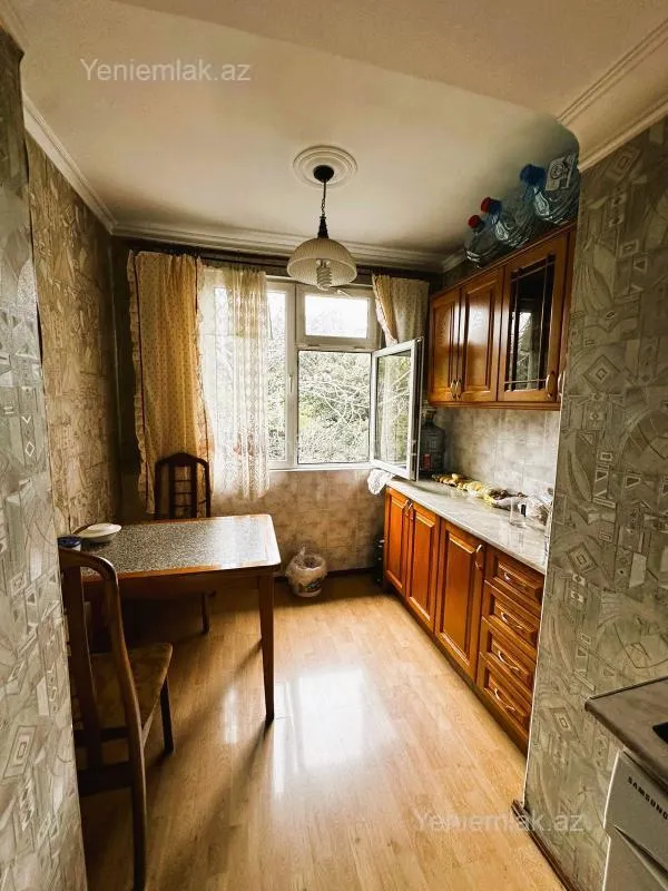 Satılır 3 otaqlı köhnə tikili 75 m²
