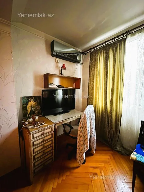 Satılır 3 otaqlı köhnə tikili 75 m²