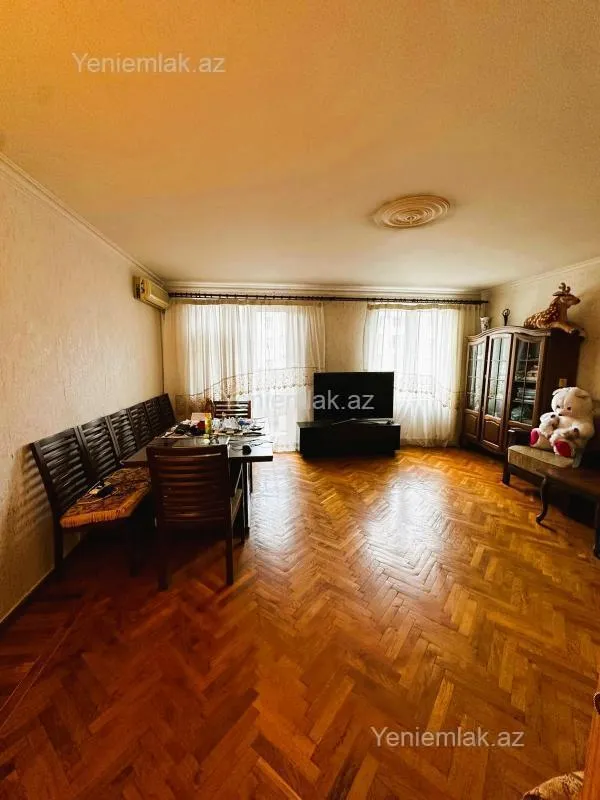 Satılır 3 otaqlı köhnə tikili 75 m²