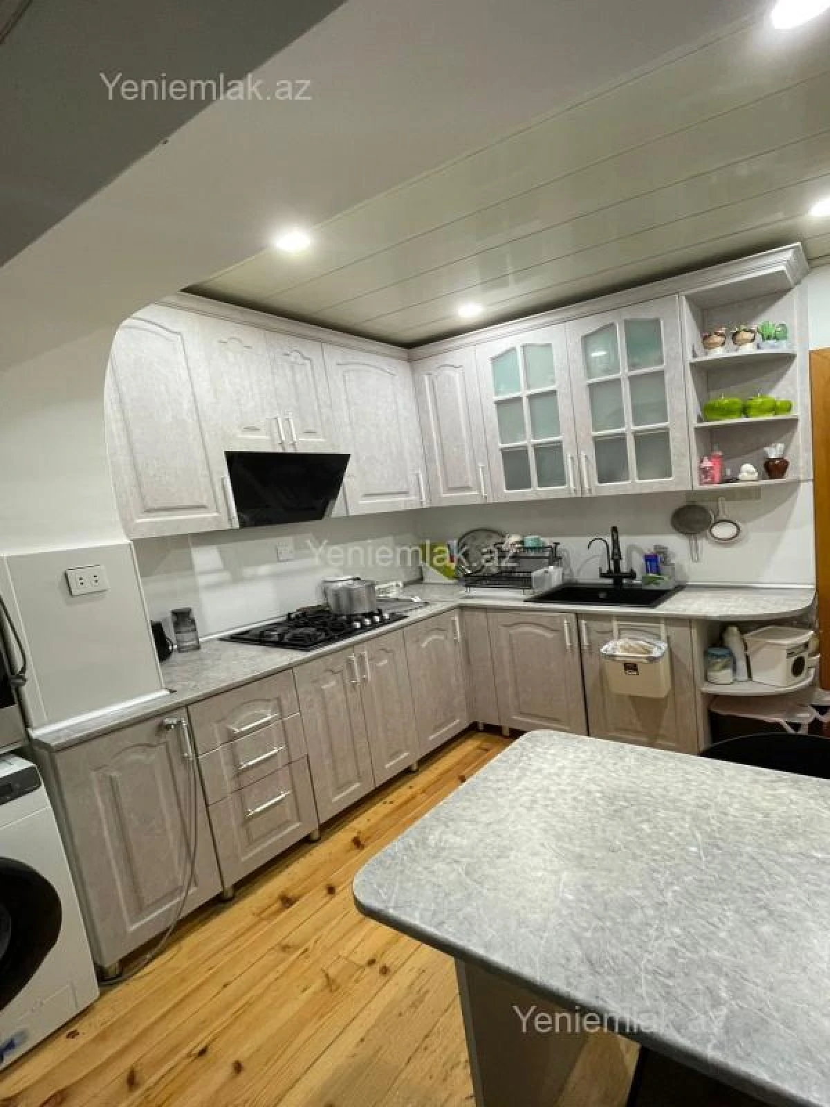 Satılır 3 otaqlı köhnə tikili 80 m²