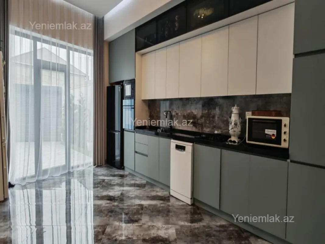 Satılır 4 otaqlı həyət evi 180 m²