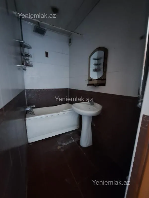 Satılır 2 otaqlı köhnə tikili 65 m²