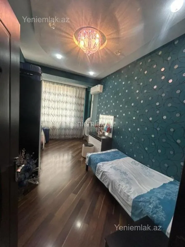 Satılır 4 otaqlı yeni tikili 140 m²