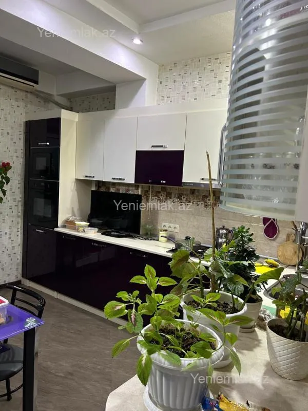 Satılır 4 otaqlı yeni tikili 140 m²