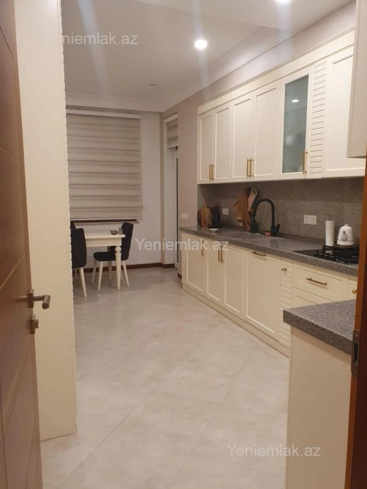 Satılır 4 otaqlı yeni tikili 135 m²