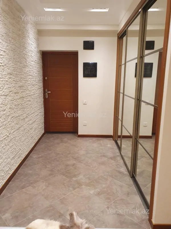 Satılır 4 otaqlı yeni tikili 135 m²