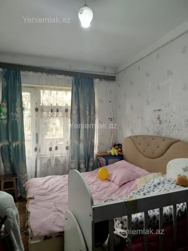 Satılır 3 otaqlı köhnə tikili 90 m²