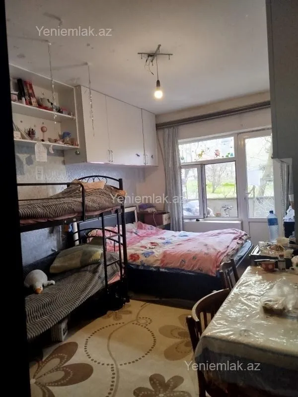 Satılır 3 otaqlı köhnə tikili 90 m²