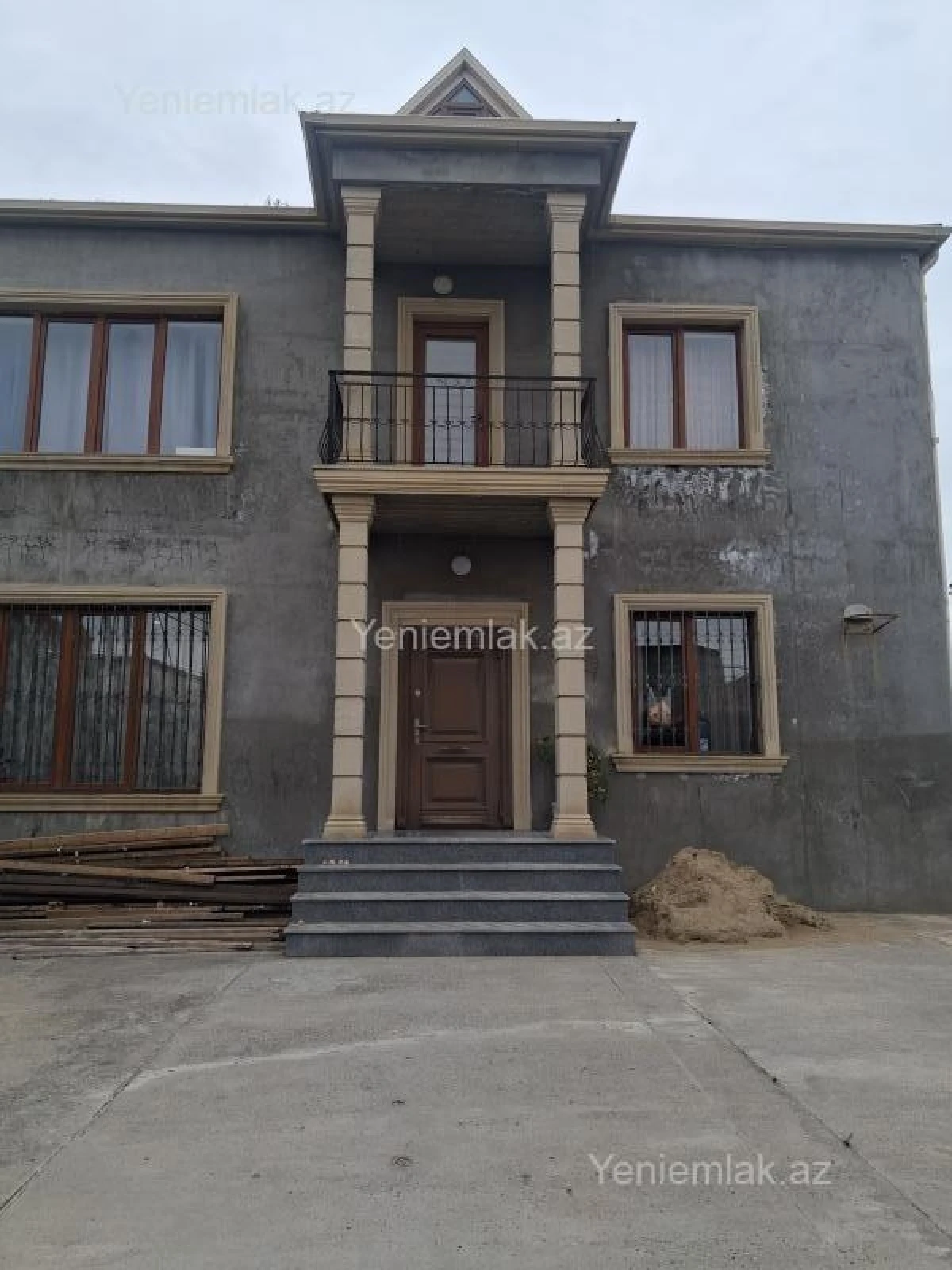 Satılır 5 otaqlı həyət evi 250 m²