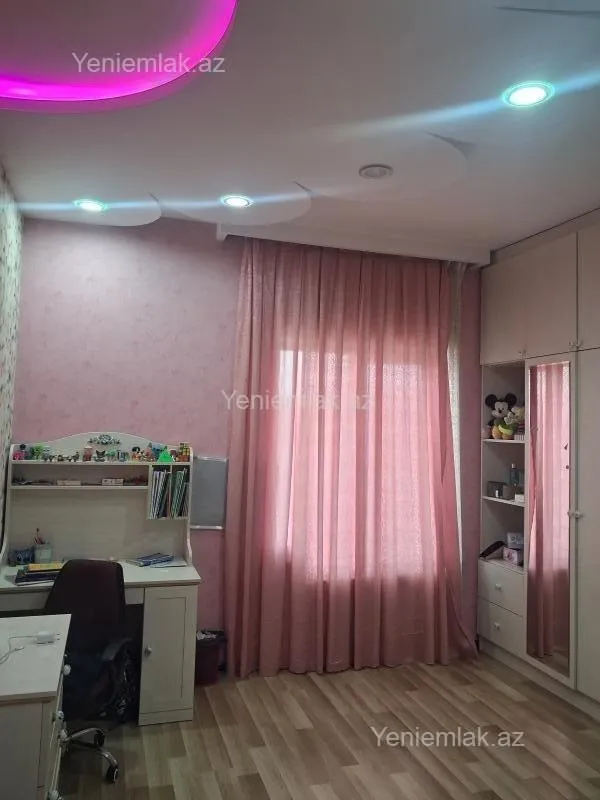 Satılır 5 otaqlı həyət evi 250 m²