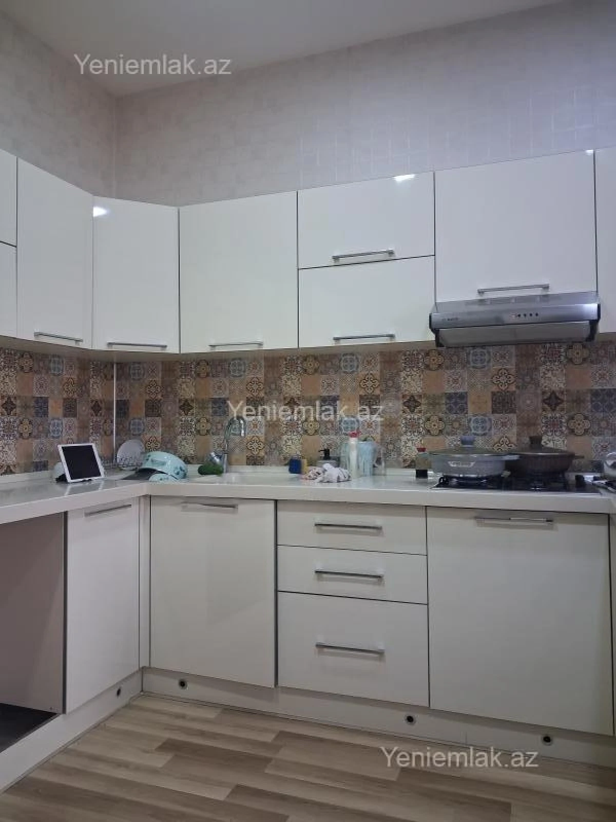 Satılır 5 otaqlı həyət evi 250 m²