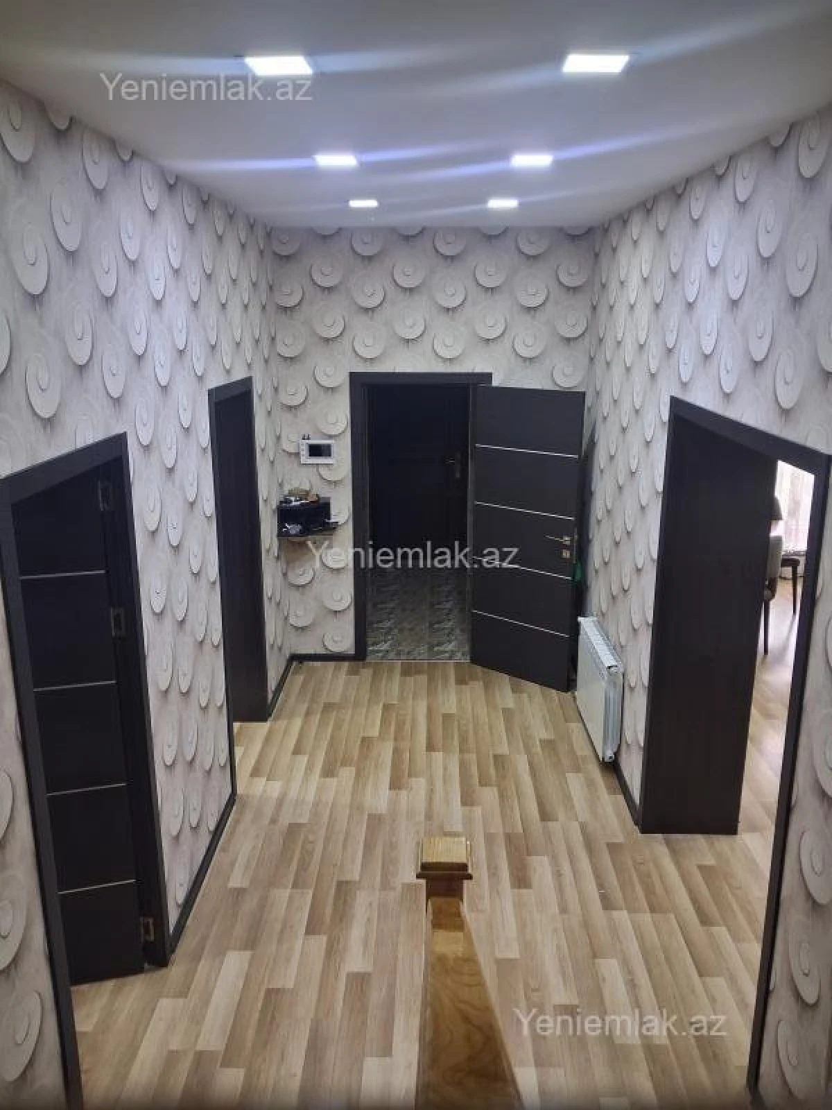 Satılır 5 otaqlı həyət evi 250 m²