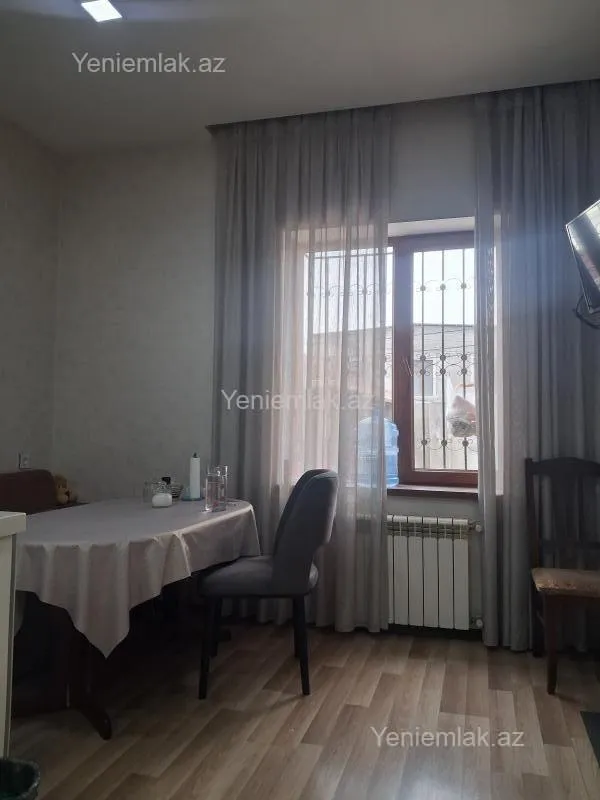 Satılır 5 otaqlı həyət evi 250 m²