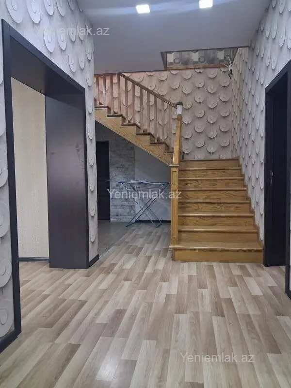 Satılır 5 otaqlı həyət evi 250 m²