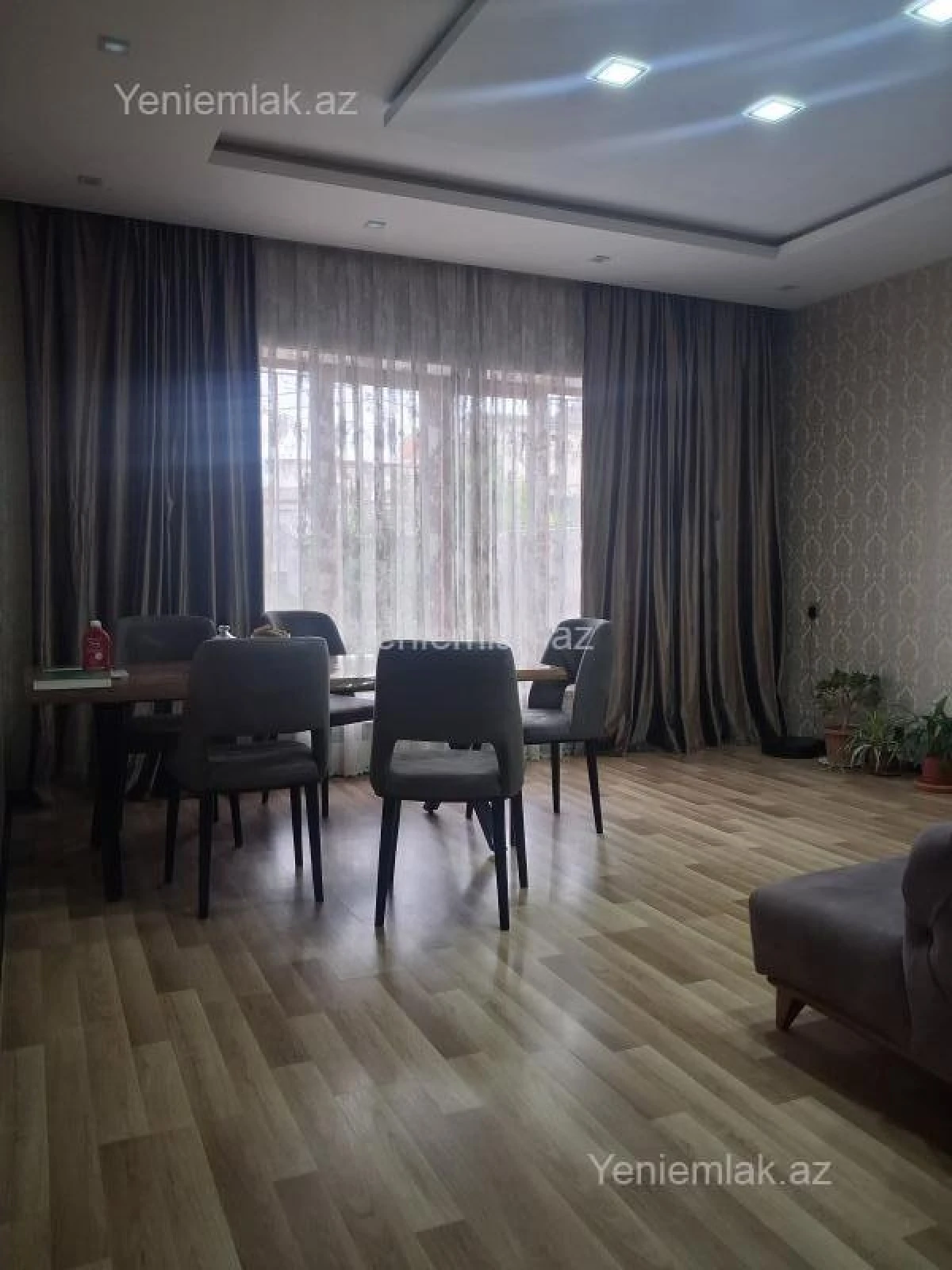 Satılır 5 otaqlı həyət evi 250 m²