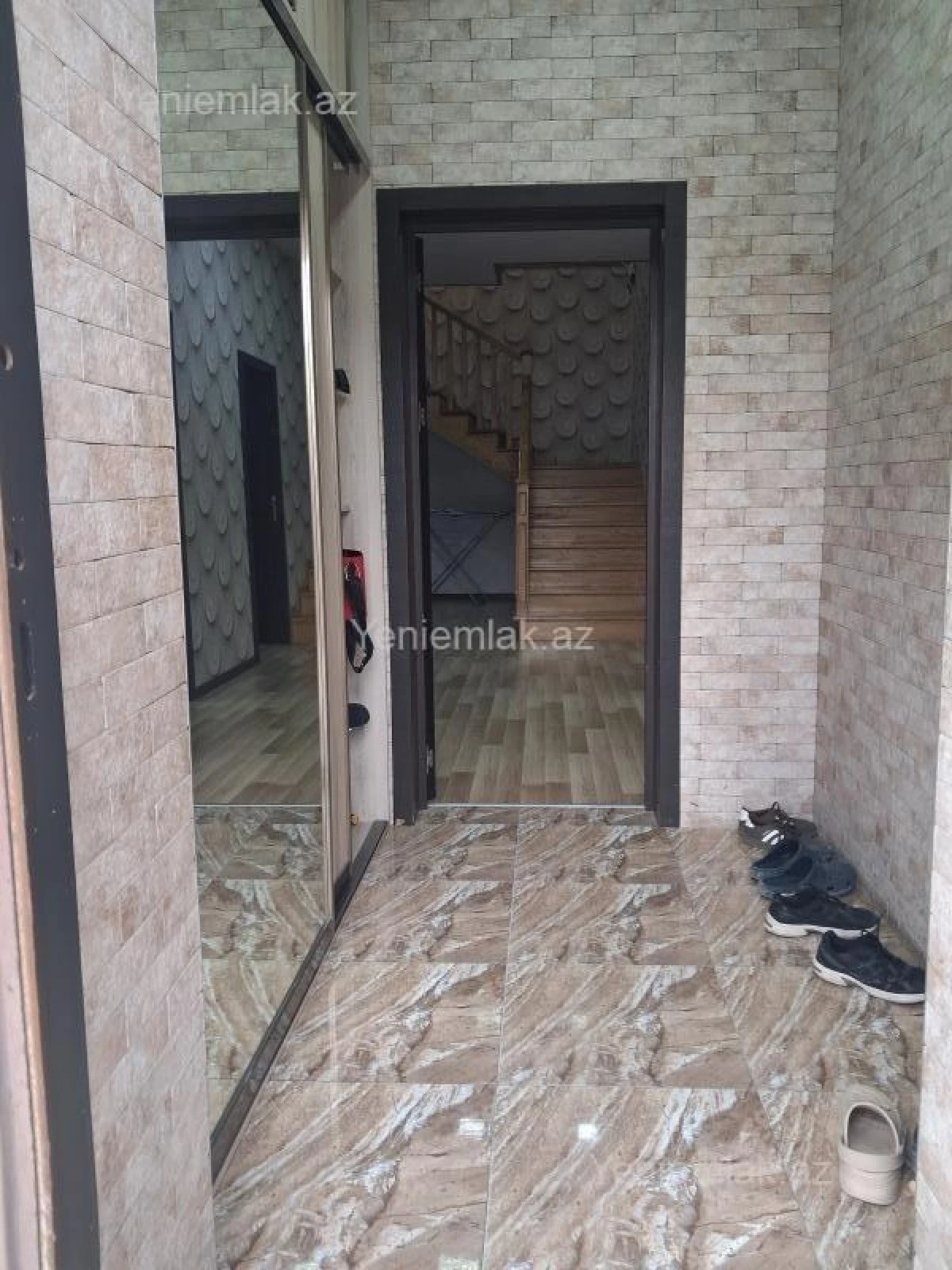 Satılır 5 otaqlı həyət evi 250 m²