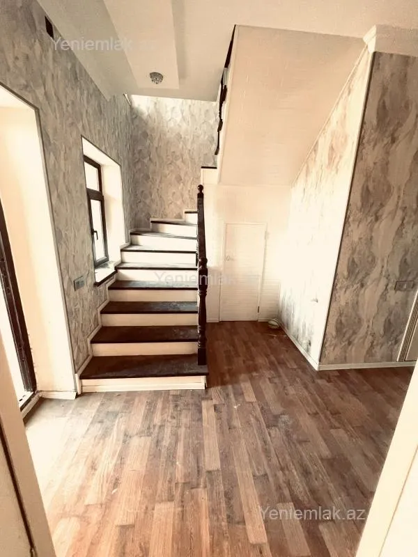 Satılır 4 otaqlı həyət evi 180 m²