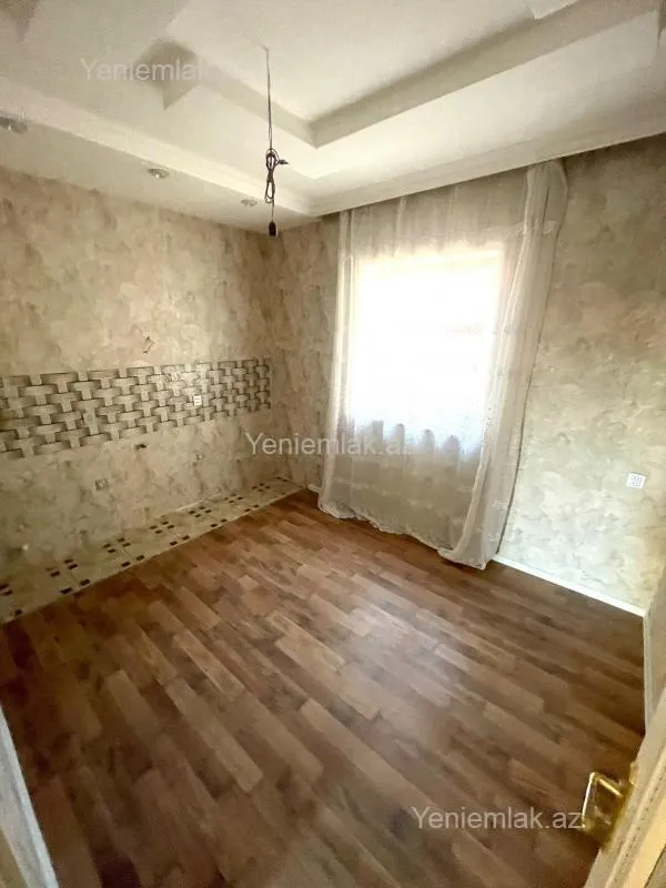 Satılır 4 otaqlı həyət evi 180 m²