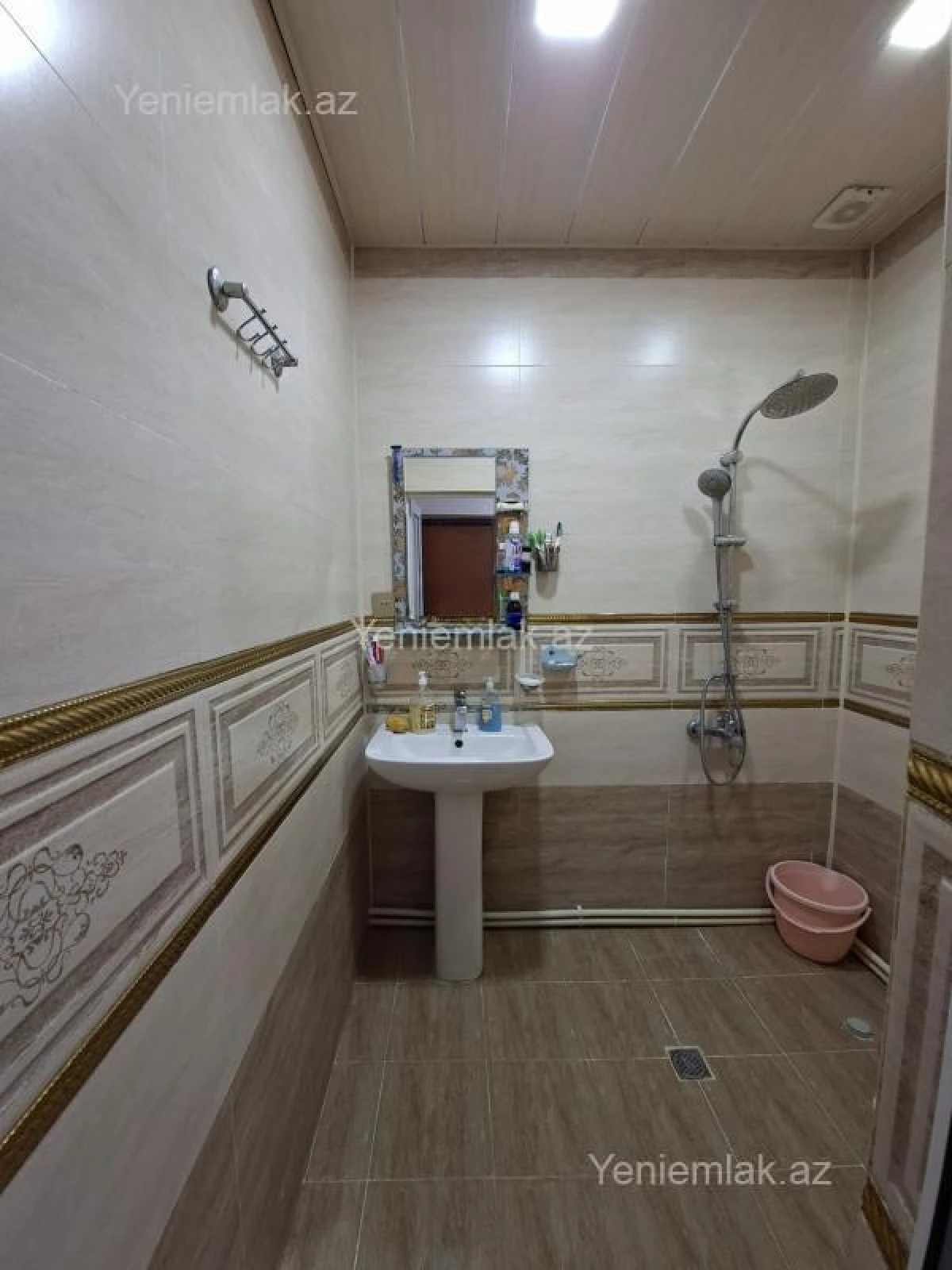 Satılır 2 otaqlı köhnə tikili 65 m²