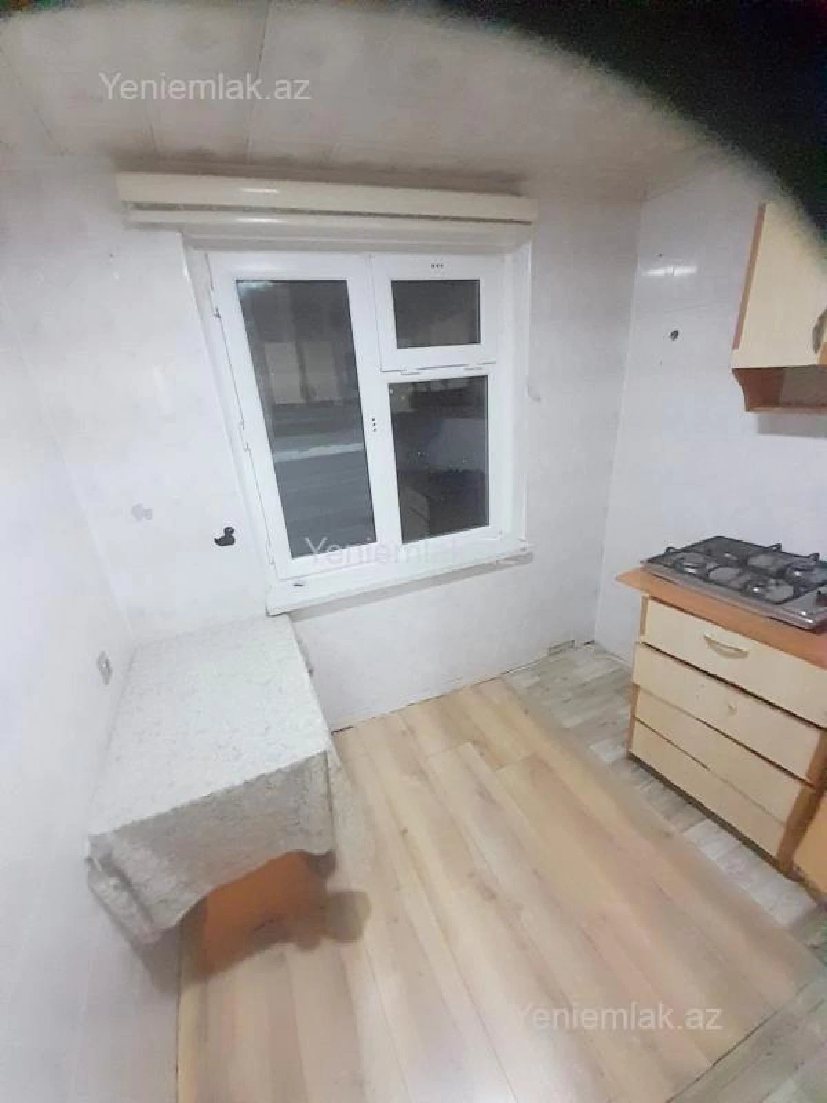 Satılır 1 otaqlı köhnə tikili 30 m²