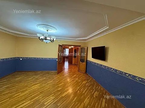 Satılır 3 otaqlı köhnə tikili 105 m²