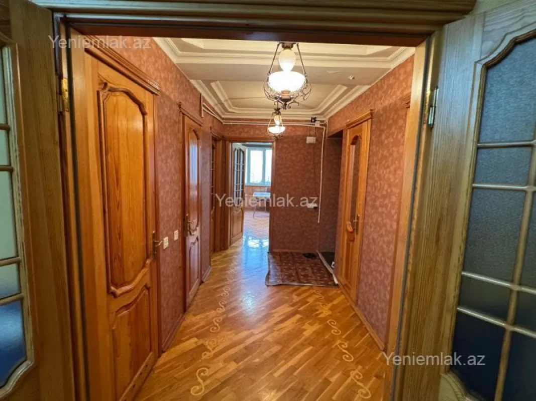 Satılır 3 otaqlı köhnə tikili 105 m²