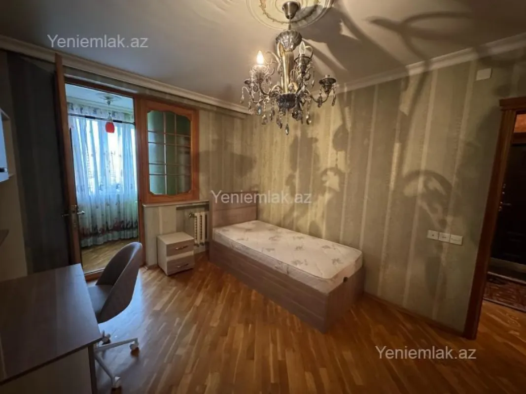 Satılır 3 otaqlı köhnə tikili 105 m²
