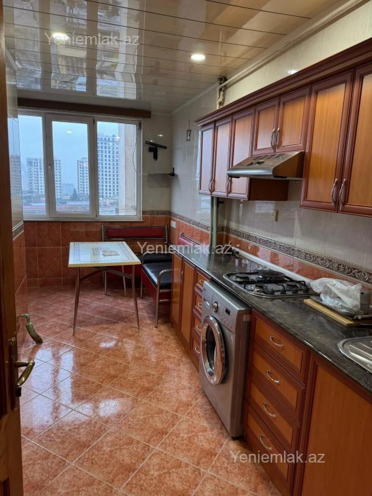 Satılır 3 otaqlı köhnə tikili 105 m²