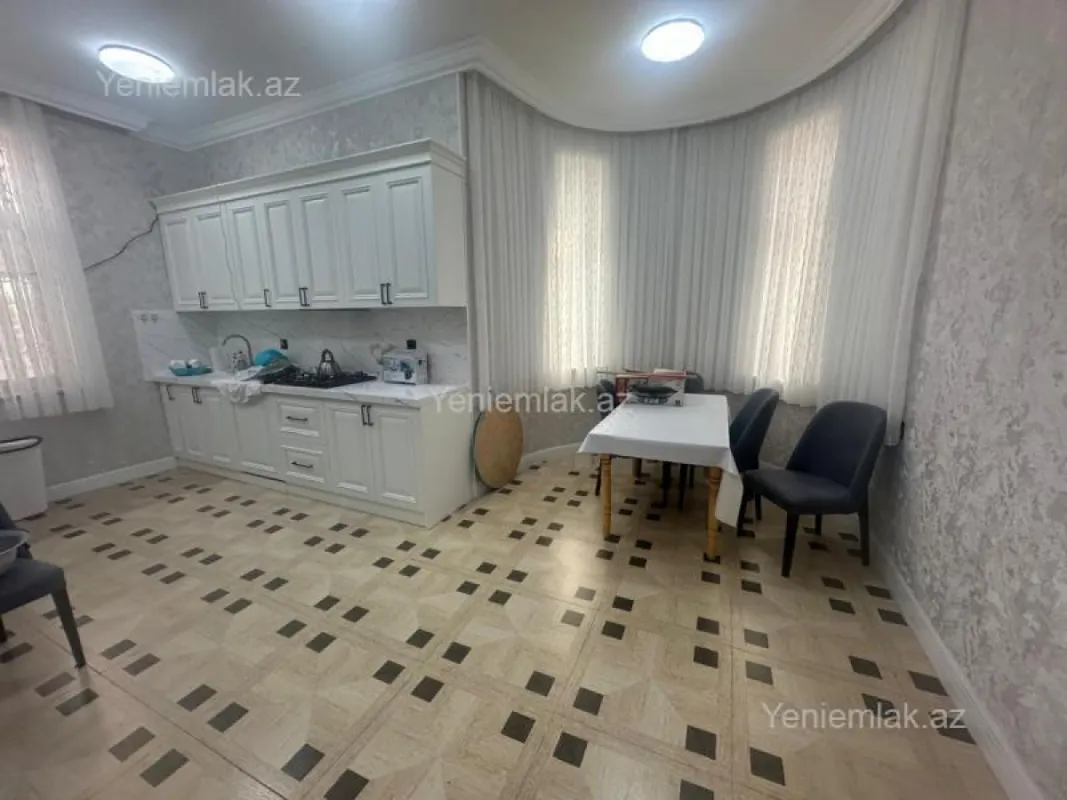 Satılır 6 otaqlı həyət evi 400 m²