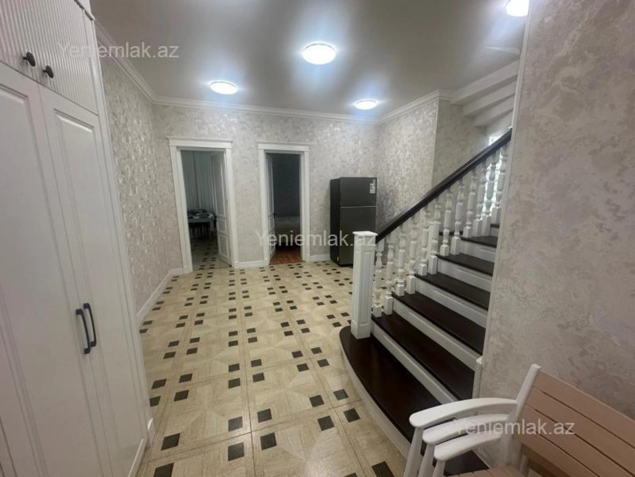 Satılır 6 otaqlı həyət evi 400 m²