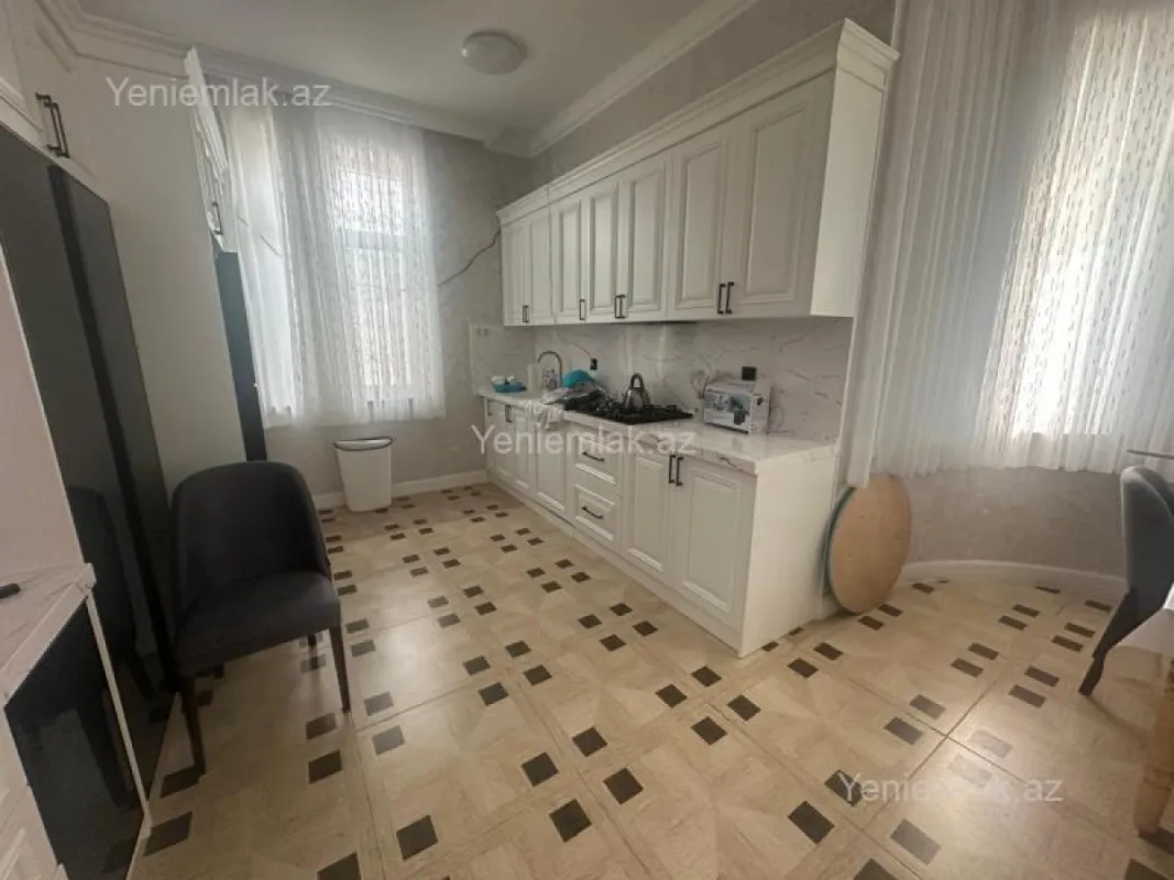 Satılır 6 otaqlı həyət evi 400 m²