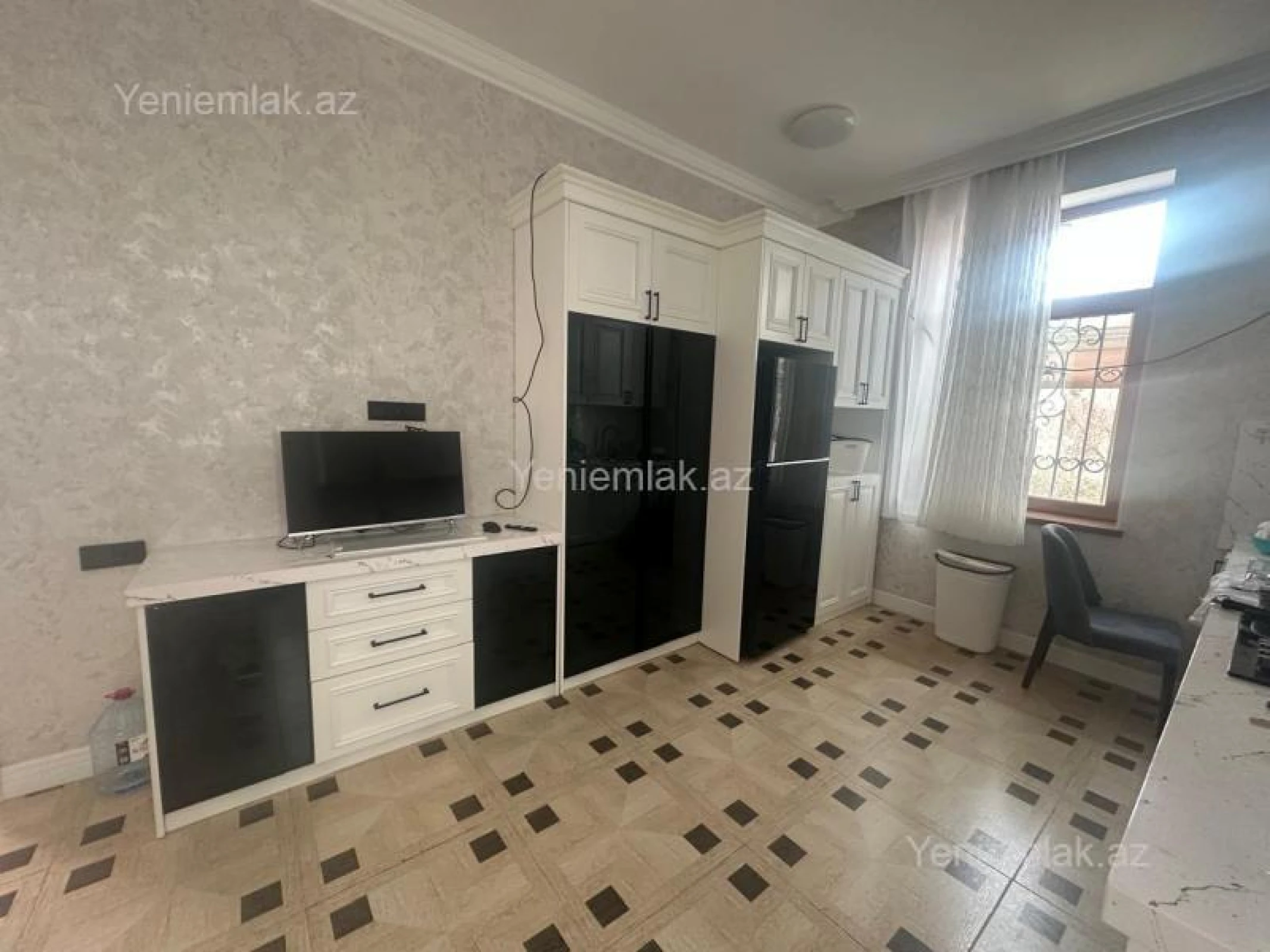 Satılır 6 otaqlı həyət evi 400 m²