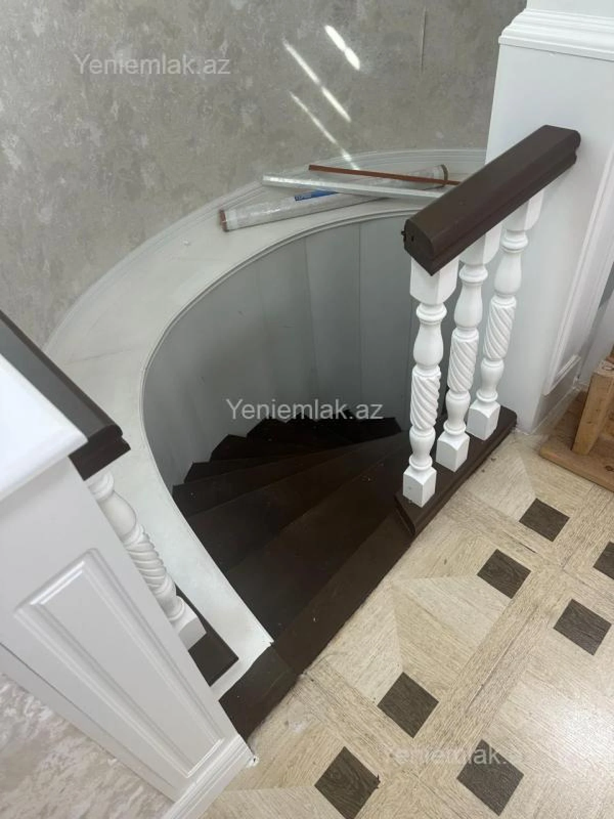 Satılır 6 otaqlı həyət evi 400 m²