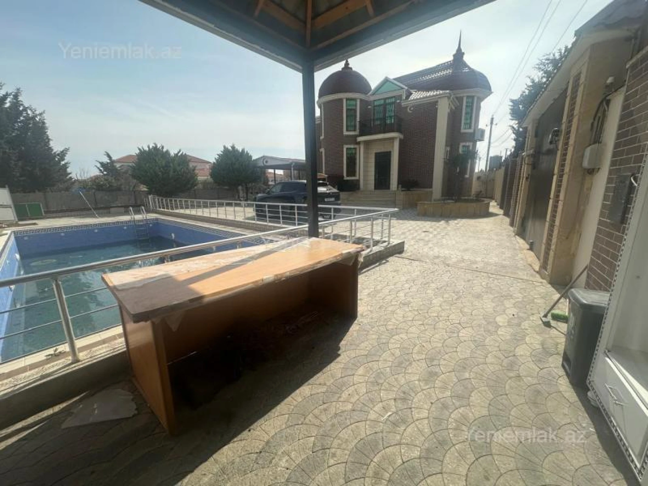 Satılır 6 otaqlı həyət evi 400 m²