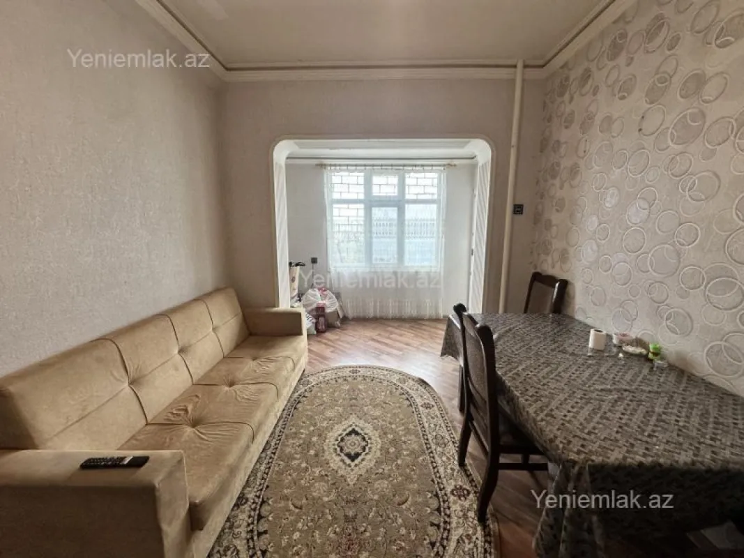 Satılır 2 otaqlı köhnə tikili 60 m²