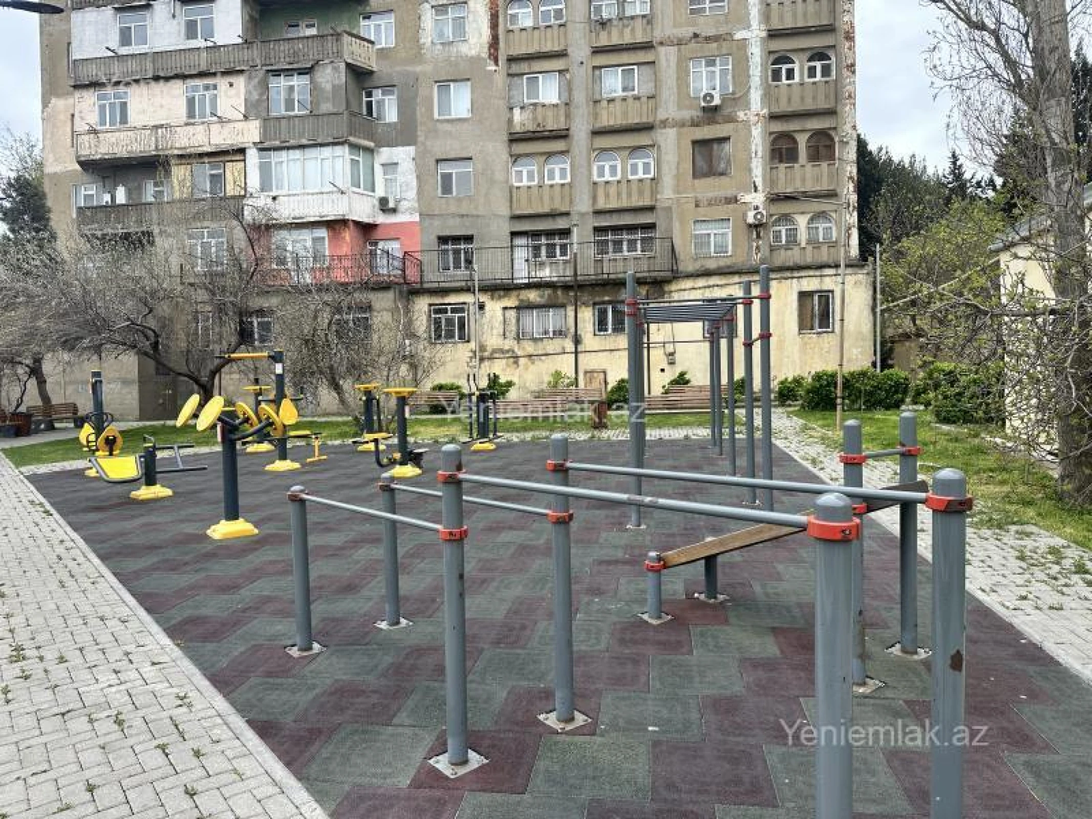 Satılır 2 otaqlı köhnə tikili 60 m²