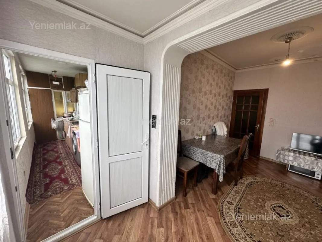 Satılır 2 otaqlı köhnə tikili 60 m²