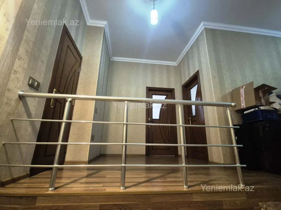 Satılır 4 otaqlı yeni tikili 200 m²