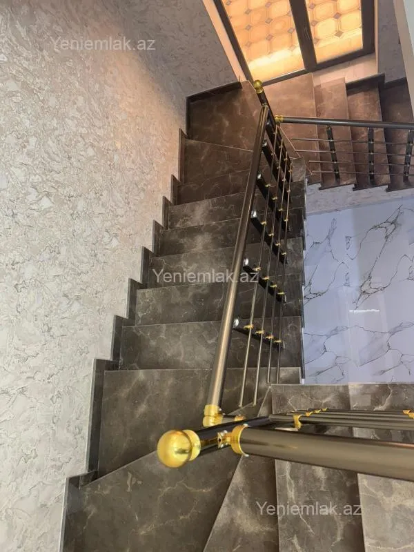 Satılır 6 otaqlı həyət evi 336 m²